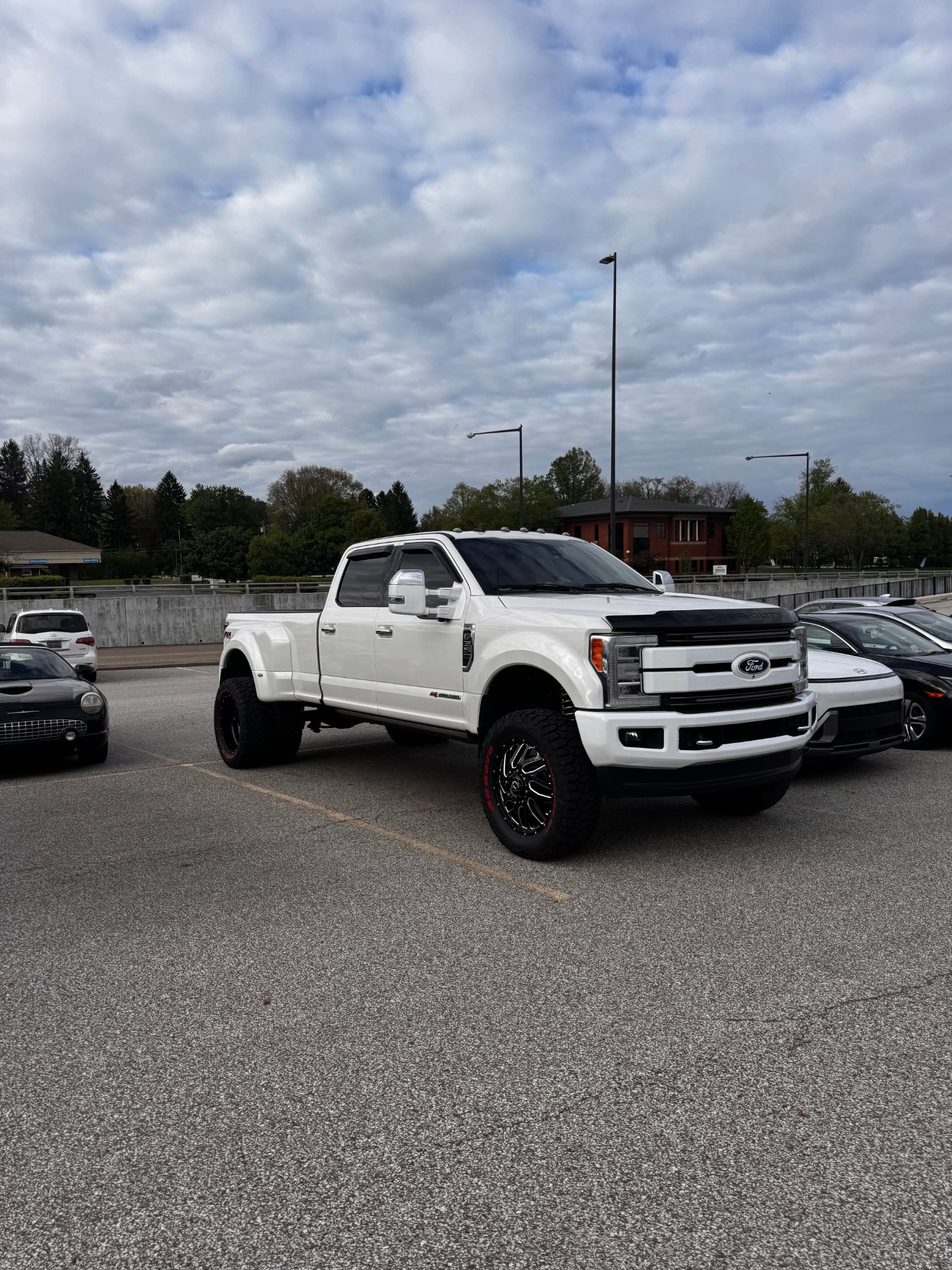 Roof Gutter Now company truck today — 2019 Ford F-350 King Ranch